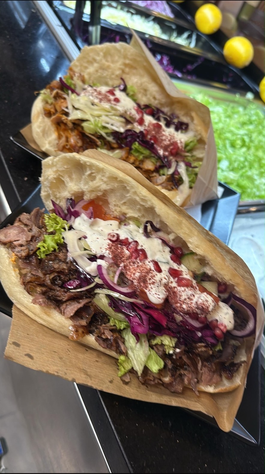 Zwei Döner im Fladenbrot